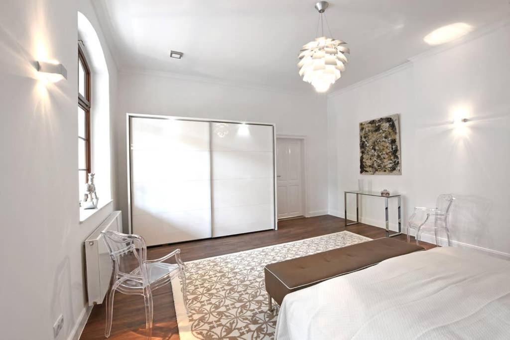 6,5 Luxury Room Apartment - Central Zwickau - 3 Bedrooms - 2 Bathrooms Luaran gambar