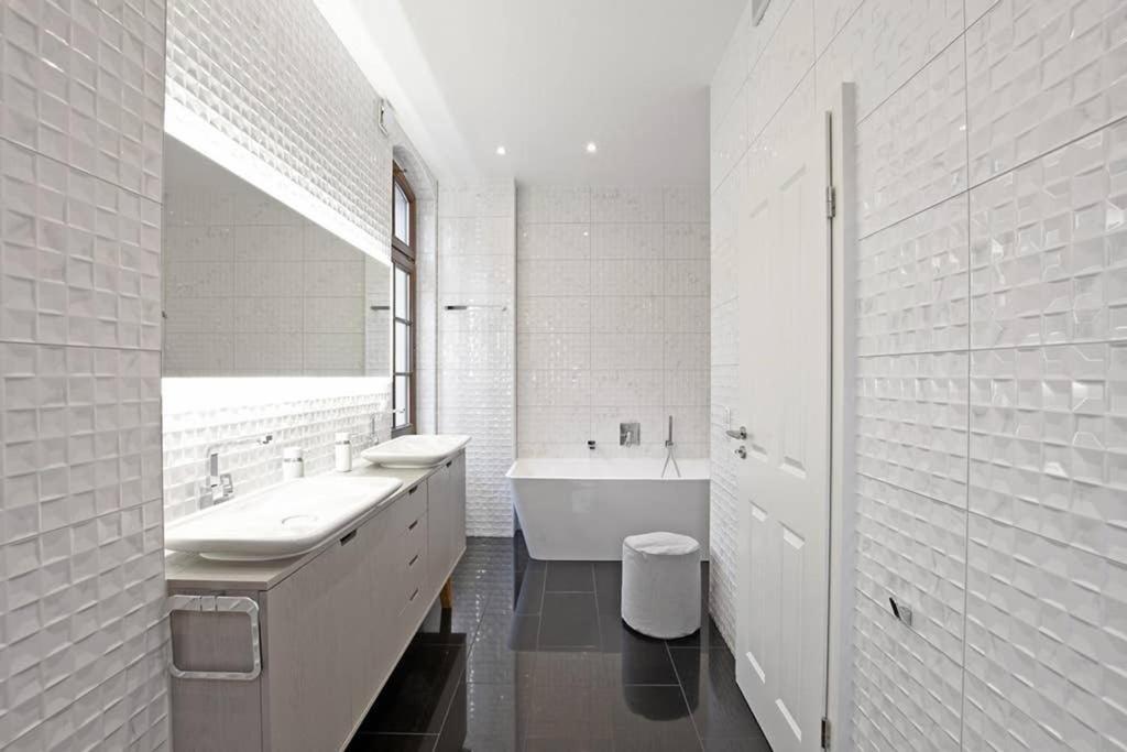 6,5 Luxury Room Apartment - Central Zwickau - 3 Bedrooms - 2 Bathrooms Luaran gambar
