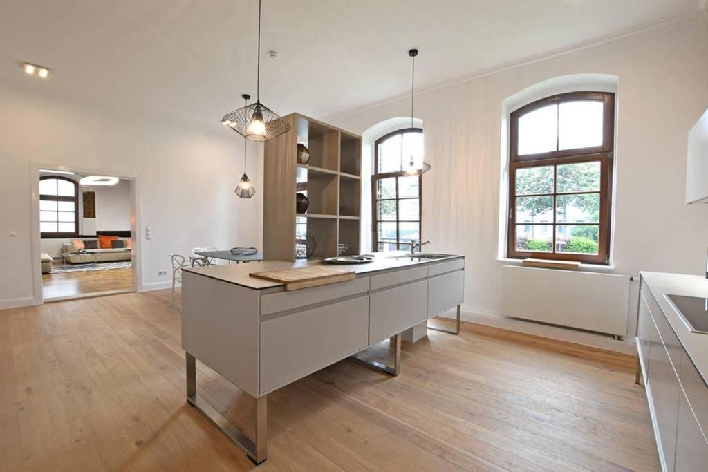 6,5 Luxury Room Apartment - Central Zwickau - 3 Bedrooms - 2 Bathrooms Luaran gambar